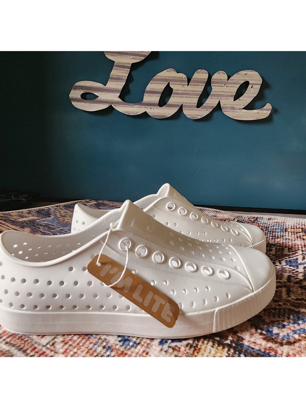 Native Jefferson shell white size 5 Women shoes
